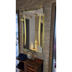 Kamień z gipsu szary ułożony na przedpokoju od Petraart.