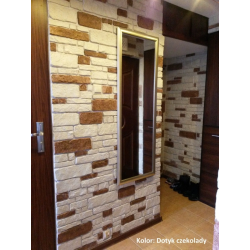 Płytki gipsowe, przykład ułożenia na ścianie w przedpokoju.