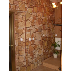 Kamień naturalny, odcienie brązów. Przedpokój, hol.