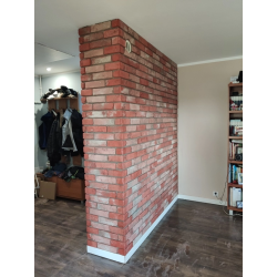 Płytki ceglane, cegła czeladzka retro. Ścianka kominowa.